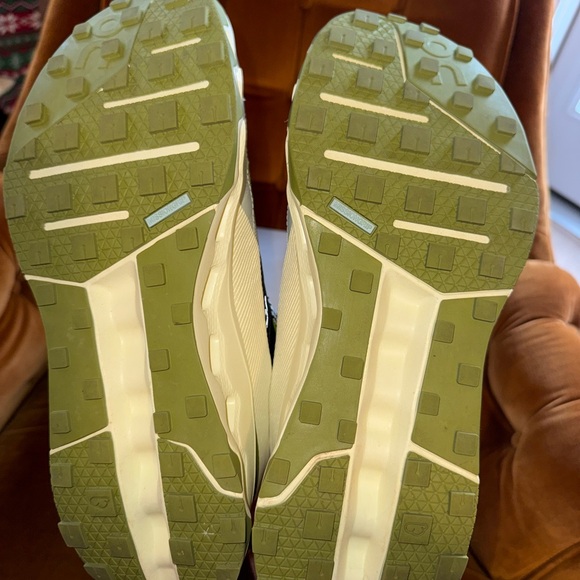 On Running Cloudhorizon: Chalk/ Seedling Color - Picture 6 of 6